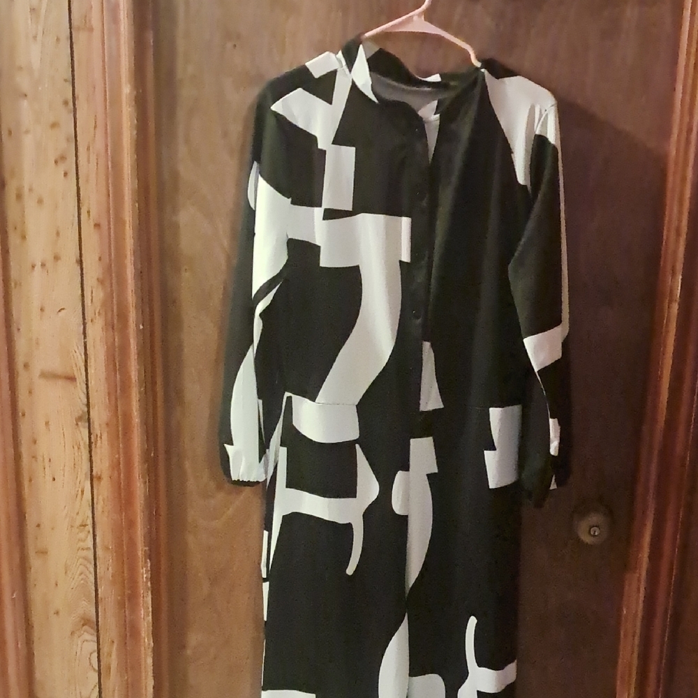 Black and White Sheath Dress with Cuffed Long Sleeves